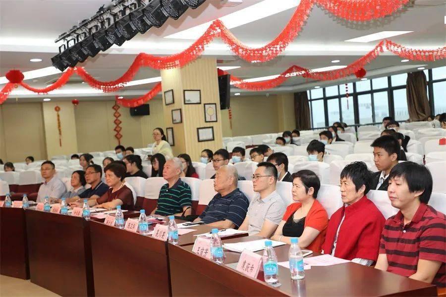 中国人让全球损失1300亿美元？美媒强行甩锅，民众争相驳斥